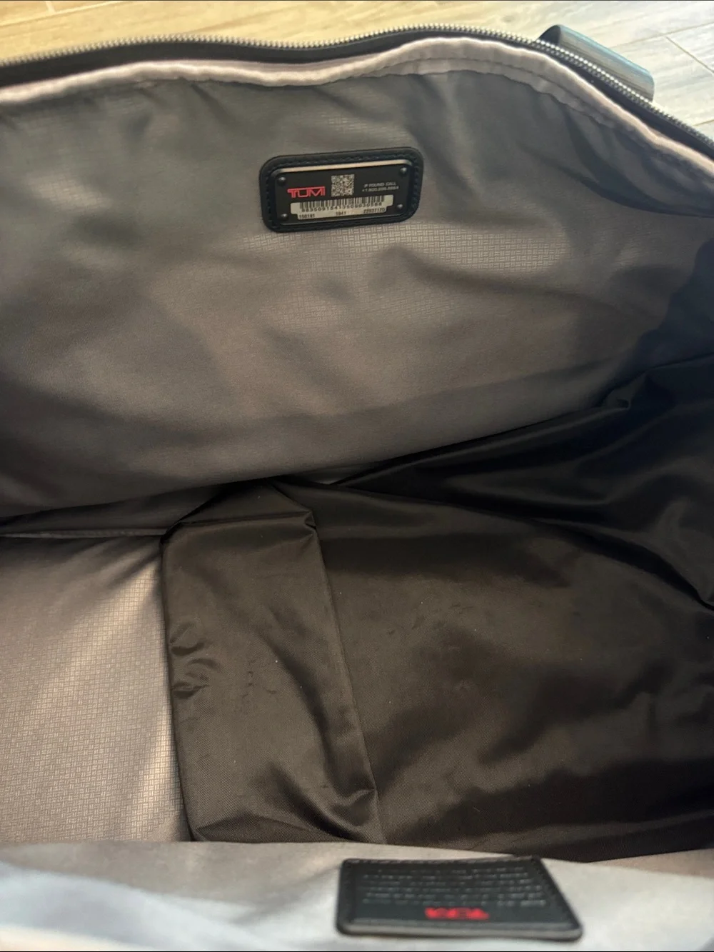Tumi Sport Black Men’s golf Duffel with Detachable Shoulder Strap NWT
